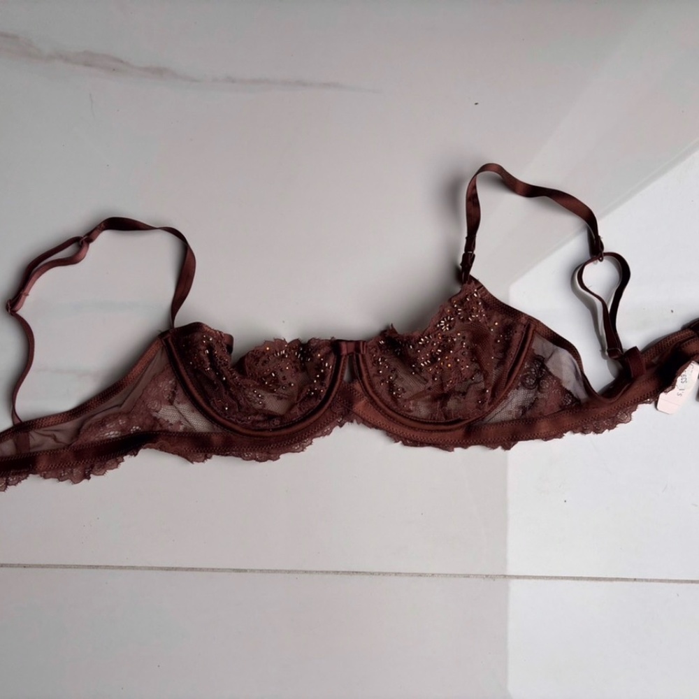 NWT Victoria Secret Lace Unlined Bra Underwire Rhinestones 34B